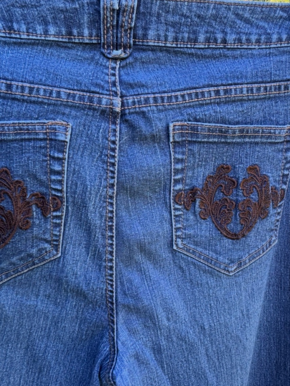 Sonoma Life + Style • Embroidered Pocket Stretch Jeans • Size 10 - Picture 4 of 7